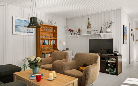 Eimi - 1.5Km from the Sea: Tetto, Casa, Porta, Villetta, Shade, Raccordo, Cortile, Estate, Backyard