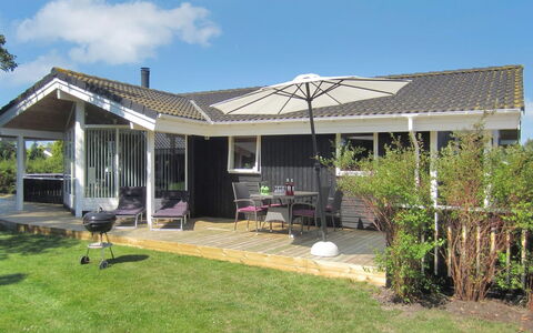 Augusta - 700M from the Sea: Zona Residenziale, Tetto, Sobborgo, Driveway, Estate, Camino