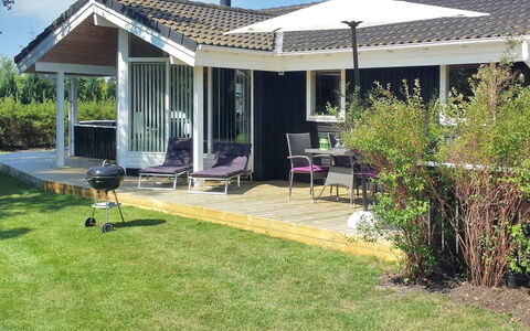 Augusta - 700M from the Sea: Zona Residenziale, Tetto, Sobborgo, Driveway, Estate, Camino