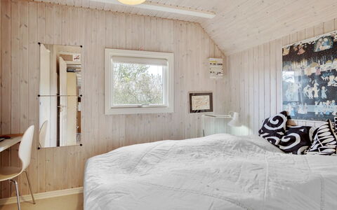 Annli - 1.5Km from the Sea: Camera Da Letto, Legna, Letto, Interior Design, Soffitto, Lenzuolo, Bedding, Pavimentazione, Mobilia, Casa