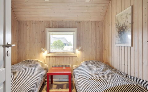 Annli - 1.5Km from the Sea: Parete, Camera Da Letto, Legna, Letto, Pavimento, Interior Design, Soffitto, Pavimentazione, Lenzuolo, Bedding