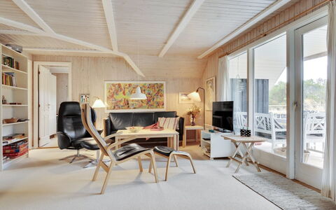 Annli - 1.5Km from the Sea: Legna, Interior Design, Mobilia, Soffitto, Pavimentazione, Pavimento, Pavimento In Legno, Sedia, Casa, Soggiorno