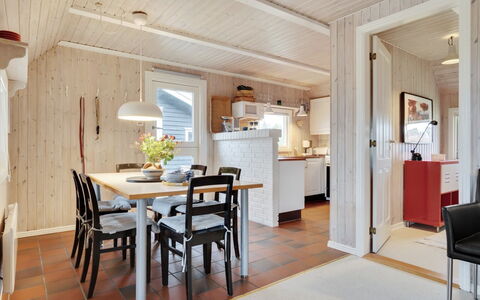 Annli - 1.5Km from the Sea: Mobilia, Pavimentazione, Interior Design, Pavimento, Legna, Soffitto, Cucina & Sala Da Pranzo Tavolo, Sala Da Pranzo, Sedia, Camera