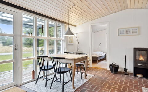 Thekla - 3Km from the Sea: Arbusto, Urban Design, Groundcover, Brick, Appartamento, Estate, Muratura, Balcone, Landscaping
