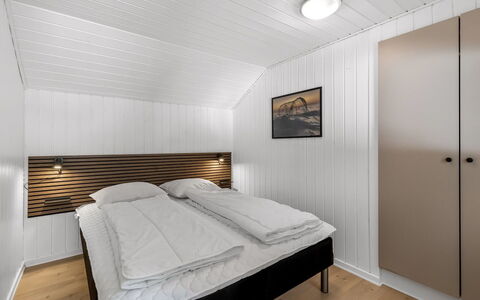 Sylvi - 1.7Km from the Sea: Legna, Soffitto, Interior Design, Camera Da Letto, Pavimento, Letto, Pavimentazione, Lenzuolo, Telaio Del Letto, Bedding