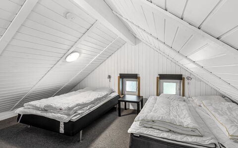 Sylvi - 1.7Km from the Sea: Legna, Camera Da Letto, Soffitto, Pavimento, Interior Design, Casa, Letto, Bedding, Lenzuolo, Telaio Del Letto