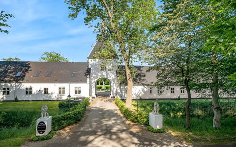 Edine - 4.5Km from the Sea: 