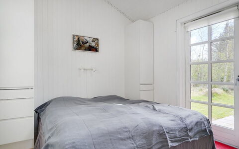 Ansberga - 1Km from the Sea: Letto, Camera Da Letto, Lenzuolo, Legna, Bedding, Interior Design, Pavimento, Pavimentazione, Soffitto, Mobilia