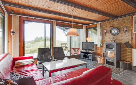 Maini - 600M from the Sea: Legna, Mobilia, Soffitto, Interior Design, Sedia, Soggiorno, Latifoglie, Color Legno, Divano