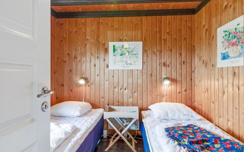 Maini - 600M from the Sea: Legna, Camera Da Letto, Letto, Interior Design, Pavimento, Pavimentazione, Soffitto, Lenzuolo, Bedding, Camera