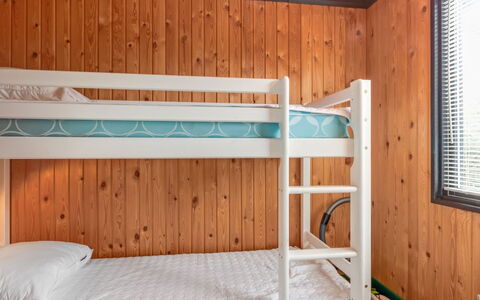 Maini - 600M from the Sea: Letto A Castello, Camera Da Letto, Letto, Legna, Interior Design, Pavimento, Pavimentazione, Bedding, Lenzuolo, Soffitto