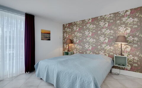 Aamunde - 100M from the Sea: Mobilia, Interior Design, Sedia, Pavimentazione, Tavolo, Ricorrere, Pavimento, Soffitto, Camera, Eco Hotel