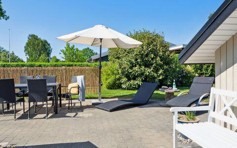 Kolja - 525M from the Sea: Mobili Da Esterno, Mobilia, Shade, Giardino, Sedia, Landscaping, Prato, Tavolo Esterno, Terrazza, Cortile