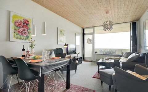 Rieterik - 50M from the Sea: Mobilia, Interior Design, Pavimentazione, Legna, Soffitto, Divano, Pavimento, Sedia, Tavolo, Soggiorno