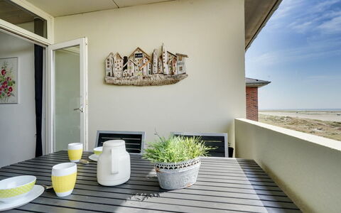Rieterik - 50M from the Sea: Mobilia, Interior Design, Pavimento, Sedia, Mobili Da Esterno, Latifoglie, Color Legno, Pianta Della Casa, Vaso Di Fiori, Balcone