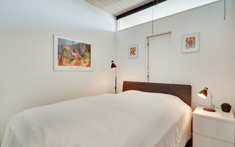 Rieterik - 50M from the Sea: Letto, Mobilia, Camera Da Letto, Interior Design, Parete, Pavimentazione, Bedding, Lenzuolo, Soffitto, Pavimento