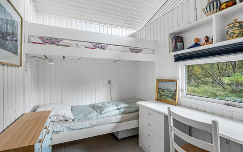 Linnea - 1Km from the Sea: Legna, Soffitto, Interior Design, Camera Da Letto, Pavimento, Pavimentazione, Letto, Letto A Castello, Bedding, Telaio Del Letto
