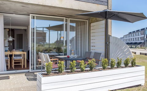 Jano - 100M from the Sea: Casa, Mobilia, Mobili Da Esterno, Materiale Composito, Deck, Sedia, Terrazza, Balcone, Shade, Vaso Di Fiori