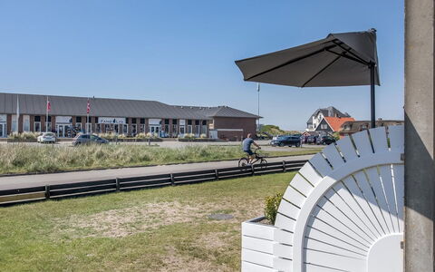 Jano - 100M from the Sea: Cielo, Spazio Pubblico, Tetto, Lotto, Plain, Pole, Shade, Driveway, Raccordo, Passerella