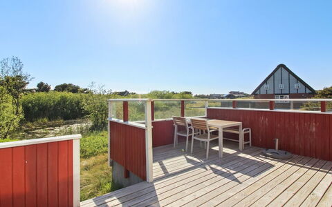Piotr - 800M from the Sea: Architettura, Tetto, Casa, Materiale Composito, Illuminazione Diurna, Raccordo, Driveway