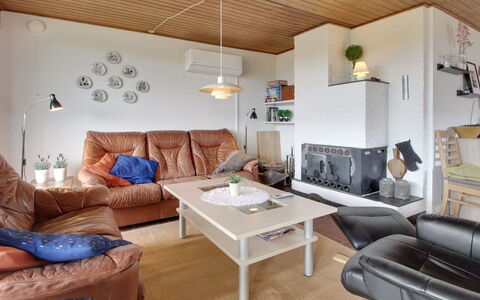 Sophine - 50M from the Sea: Mobilia, Interior Design, Pavimentazione, Parete, Divano, Soffitto, Legna, Soggiorno, Pavimento, Camera