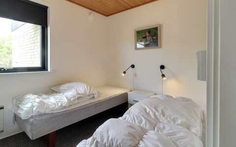 Sophine - 50M from the Sea: Parete, Pavimento, Camera Da Letto, Pavimentazione, Letto, Interior Design, Legna, Mobilia, Soffitto, Lenzuolo