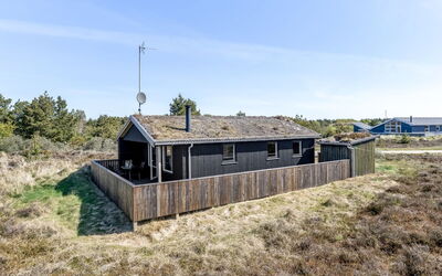Sara - 2.5Km from the Sea