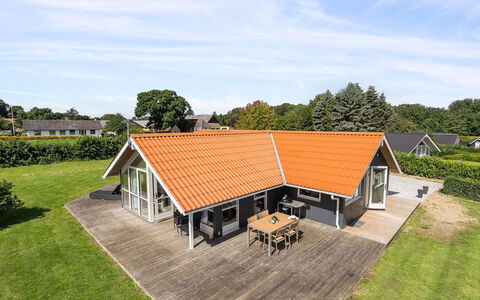 Aarne - 300M from the Sea: Erba, Casa, Tetto, Villetta, Casa, Arbusto, Agriturismo, Lotto, Area Rurale