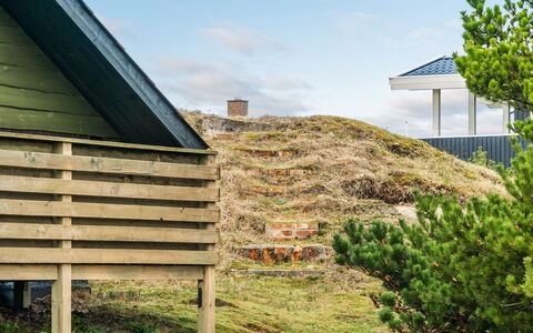 Delia - 300M from the Sea: Tetto, Casa, Casa, Villetta, Porta, Raccordo, Deck, Portico, Plank, Latifoglie
