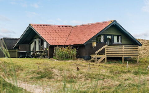 Delia - 300M from the Sea: Tetto, Casa, Casa, Villetta, Porta, Raccordo, Deck, Portico, Plank, Latifoglie