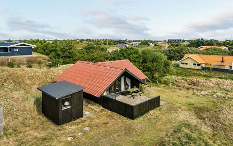 Delia - 300M from the Sea: Tetto, Casa, Casa, Villetta, Porta, Raccordo, Deck, Portico, Plank, Latifoglie