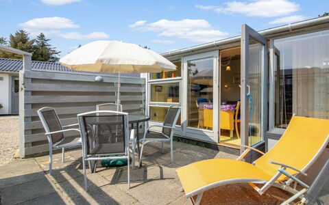 Genadij - 1Km from the Sea: Legna, Tetto, Architettura, Casa, Casa, Villetta, Raccordo, Latifoglie, Pendenza, Estate