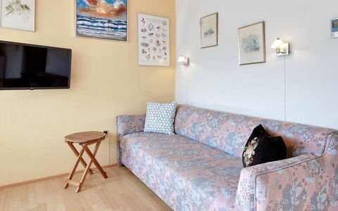 Genadij - 1Km from the Sea: Legna, Tetto, Architettura, Casa, Casa, Villetta, Raccordo, Latifoglie, Pendenza, Estate