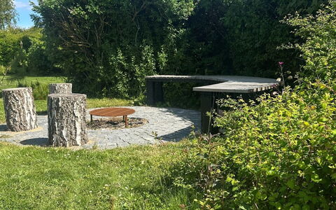 Stygge - 400M from the Sea: Erba, Mobilia, Arbusto, Giardino, Mobili Da Esterno, Panchina, Lotto, Tavolo Esterno