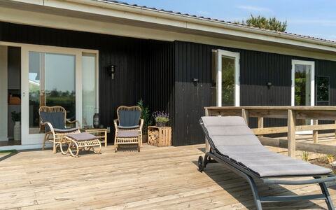 Stygge - 400M from the Sea: Architettura, Tetto, Casa, Materiale Composito, Illuminazione Diurna, Raccordo, Driveway