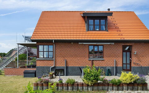 Amely - 500M from the Sea: Costruzione, Finestra, Tetto, Casa, Casa, Facciata, Zona Residenziale, Brick, Architettura, Muratura