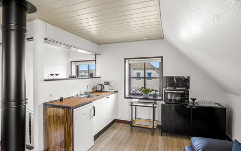 Amely - 500M from the Sea: Pavimentazione, Interior Design, Legna, Soffitto, Pavimento, Mobilia, Camera, Illuminazione, Cucina, Pavimento In Legno