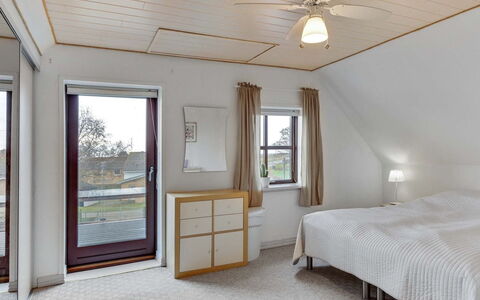 Amely - 500M from the Sea: Interior Design, Pavimentazione, Legna, Pavimento, Soffitto, Mobilia, Camera Da Letto, Letto, Camera, Illuminazione