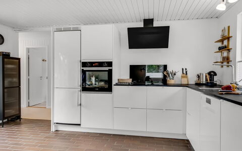 Barba - 2Km from the Sea: Elettrodomestico Da Cucina, Cucina, Apparecchio Major, Pavimentazione, Controsoffitto, Cabinetry, Elettrodomestico, Interior Design, Cucina Stufa, Pavimento