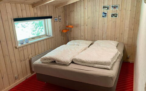 Gerarda - 4Km from the Sea: Camera Da Letto, Letto, Legna, Lenzuolo, Pavimentazione, Pavimento, Bedding, Interior Design, Telaio Del Letto, Soffitto