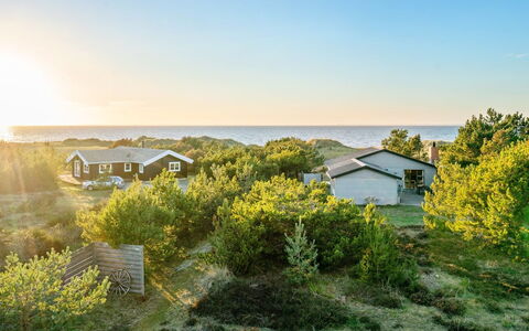 Ariana - 150M from the Sea: Arbusto, Urban Design, Groundcover, Brick, Appartamento, Estate, Muratura, Balcone, Landscaping