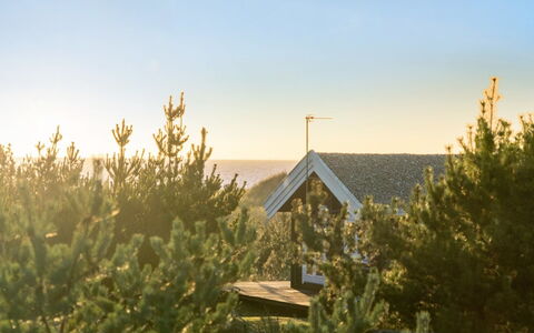 Ariana - 150M from the Sea: Tetto, Casa, Casa, Villetta, Porta, Raccordo, Deck, Portico, Plank, Latifoglie