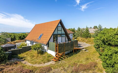Ariana - 150M from the Sea: Tetto, Casa, Casa, Villetta, Porta, Raccordo, Deck, Portico, Plank, Latifoglie