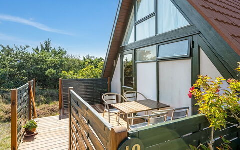 Ariana - 150M from the Sea: Arbusto, Urban Design, Groundcover, Brick, Appartamento, Estate, Muratura, Balcone, Landscaping