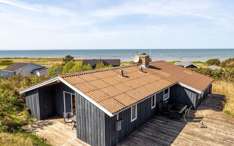 Frender - 150M from the Sea: Legna, Casa, Portico, Deck, Latifoglie, Tetto, Color Legno, Pavimento In Legno, Eco Hotel