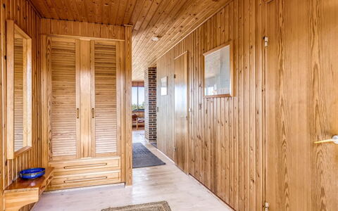 Frender - 150M from the Sea: Legna, Casa, Portico, Deck, Latifoglie, Tetto, Color Legno, Pavimento In Legno, Eco Hotel