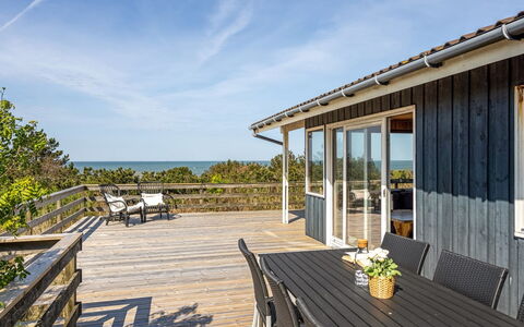Frender - 150M from the Sea: Legna, Casa, Portico, Deck, Latifoglie, Tetto, Color Legno, Pavimento In Legno, Eco Hotel
