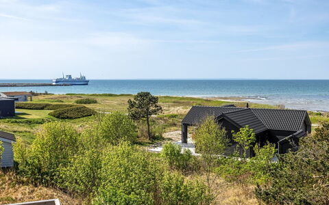 Frender - 150M from the Sea: Legna, Casa, Portico, Deck, Latifoglie, Tetto, Color Legno, Pavimento In Legno, Eco Hotel