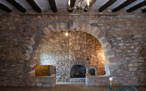 Mas D'En Tarres: Costruzione, Luce, Legna, Illuminazione, Interior Design, Architettura, Fascio, Casa, Parete, Muratura