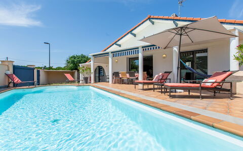 Corsaires: Cielo, Nube, Pianta, Albero, Architettura, Lotto, Shade, Paesaggio, Immobiliare, Area Rurale